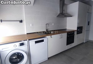 Apartamento T2 em Barreiro com Vista e Varandas