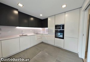 Luxuoso Apartamento T2 Na Parede Com Varanda E...