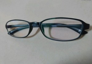 Óculos graduados com 2.0 diopmetrias