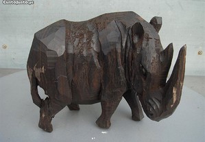 Rinoceronte esculpido madeira Artesanato Africano