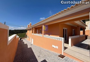 Moradia exclusiva t3 c/ quartos espaosos, cozinha moderna, sala c/ lareira, piscina e vistas deslumbrantes - salir de matos