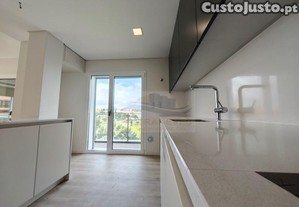 Luxuoso Apartamento T2 Na Parede Com Varanda E...