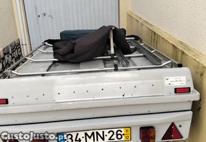 Atrelado com tampa de caixa