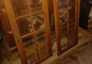 2 portas de armário em madeira e vidros lapidado