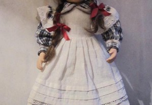 Vestido de boneca de porcelana