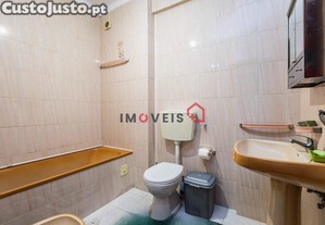 Quarto (para professores) em apartamento T3 - Quinta do Amparo