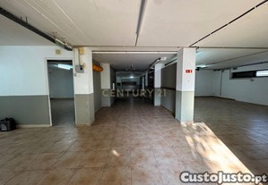 Armazm Verstil em Zona Tranquila   Comece Aqui o Seu Projecto!