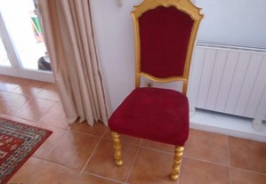 Para decoração, Cadeira em talha dourada e assento em veludo vermelho escuro