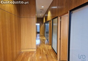 Loja / Estabelecimento Comercial T6 em Laranjeiro e Feij de 150,00 m