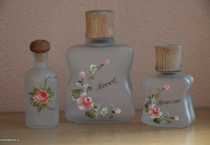 Conjunto 3 frascos antigos em vidro fosco pintado