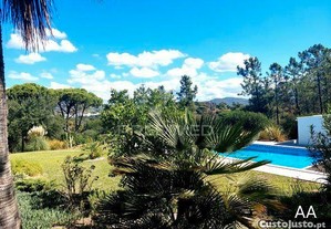 Almancil - moradia com piscina e jardim / private villa located in a green area