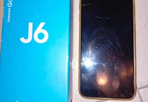Samsung j6, 32gb, tem o ecra partido