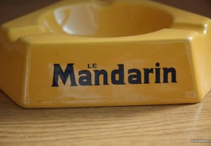 Cinzeiro francês com publicidade "Le Mandarin"