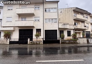 Pr�dio com residencial  de estudantes a 200 m do IPB