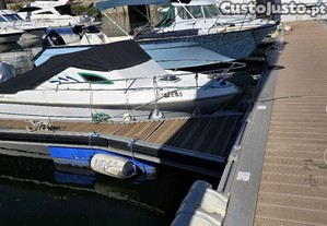 Barco semicabinado