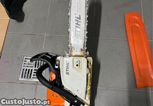 Dois motoserra marca sthil um grande outro mais pequeno