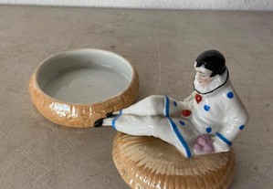 Pequena caixa de porcelana com Pierrot