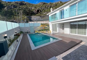 Deslumbrante Moradia T4 com piscina, na Cidade de Machico - ilha da Madeira .