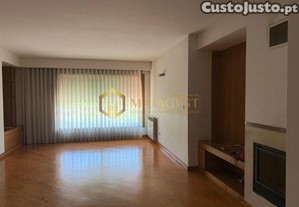 T2+1 Espa�oso com Garagem e Localiza��o Privilegiada em �guas Santas