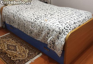 Cama de solteiro em madeira com 190x90