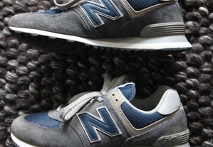 Sapatilhas azuis e cinza da New Balance 574
