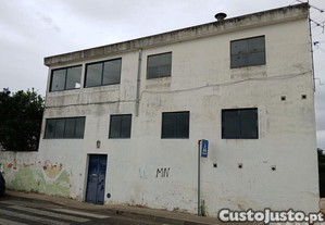 Hangar em Almeirim de 142,00 m�