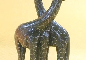 Girafa de pedra sabão 15x6,5x4cm