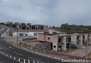 Moradia Em Banda T3 De Rc Em Constru��o Em Pias, Lousada