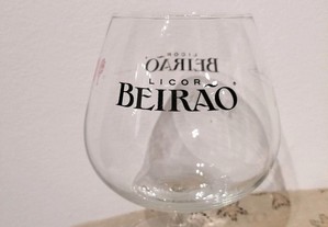 Conjunto de 8 peças com publicidade do Licor Beirão, (copos, medidor, lata)