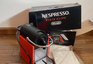 Máquina de café Nespresso pixie