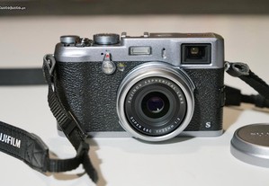 Máquina Fotográfica Fujifilm X100s (Prata)
