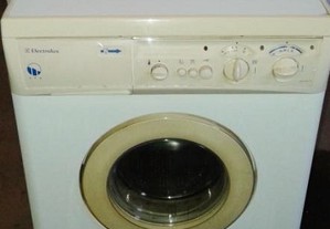 Máquina de Lavar e Secar Eletrolux para peças