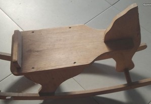 Cavalo de baloiço em madeira, antigo