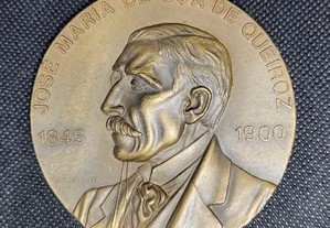 Lindíssima medalha comemorativa do Escritor português Eça de Queiroz
