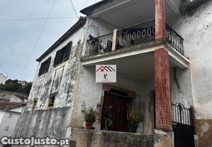 Moradia em 3 pisos em castelo viegas