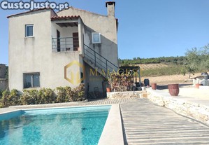 Quinta da Travessa com 3 hectares e piscina em Freixo Espada � Cinta
