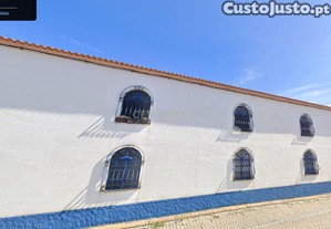 1715 m2 de Terreno com Armazns de 845 m2 construdos na Cabea Gorda, Beja-Alentejo.