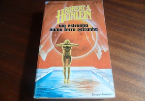 "Um Estranho Numa Terra Estranha" de Robert A. Heinlein