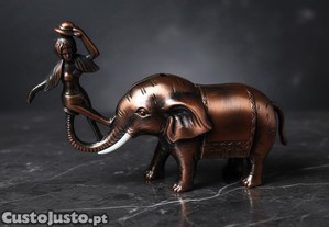 Isqueiro de Mesa Vintage Elefante com Equilibrista