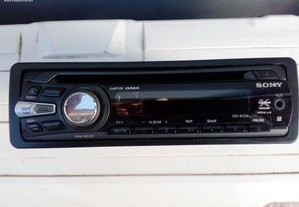 Rádio de carro com CD, painel destacável, marca SONY com muito pouco uso.