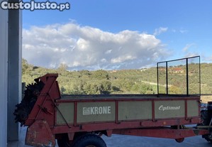 reboque espalhador matéria orgânica ( estrume) para tractor