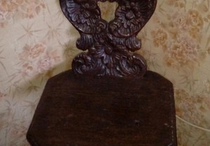 Cadeira madeira esculpida grinalda antiga
