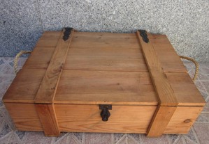 caixa em madeira baú caixa de vinhos arca antiga