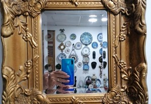 Espelho em madeira e gesso, talha dourada