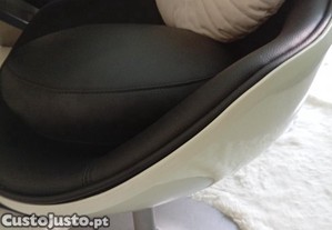 Cadeiras giratórias novas custaram 250EUR, com marcas de uso