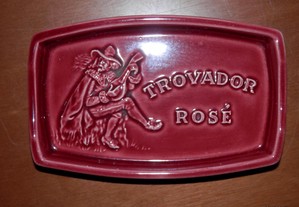 Cinzeiro "Trovador Rosé", da marca SECLA