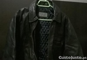Casaco de homem em pele