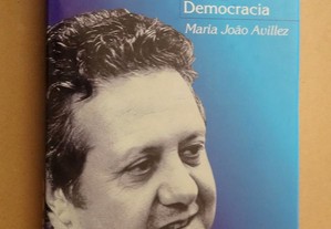 "Soares - Democracia - Ditadura e Revolução" de Maria João Avillez - 2 Livros