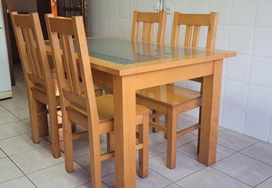 Mesa de cozinha e 4 cadeiras
