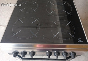 Fogão elétrico, placa vitrocerâmica, INDESIT, com 4 zonas de calor, forno + grill